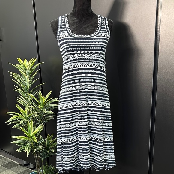 Karen Kane Hi Lo sleeveless, scoopneck,stretchy patterned,sheer,lined - Picture 2 of 15